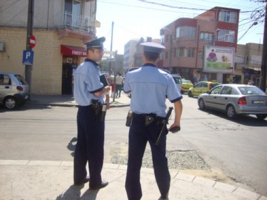 Razii de amploare în Constanţa: 100 de poliţişti, în acţiune în cartierele 